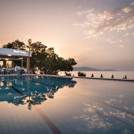 Blue Dome Aparthotel 3*
